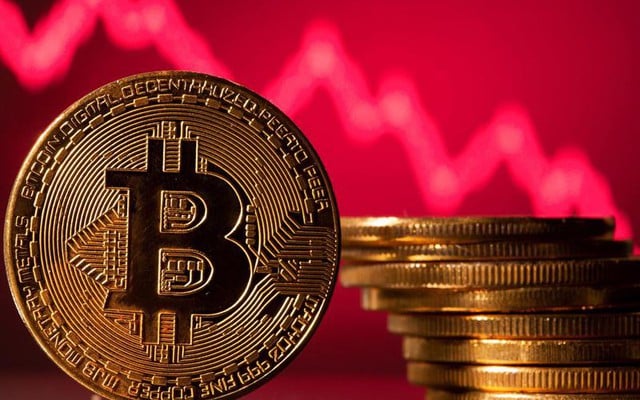 Giá Bitcoin bất ngờ tăng mạnh vượt 37.000 USD/BTC | VTV.VN