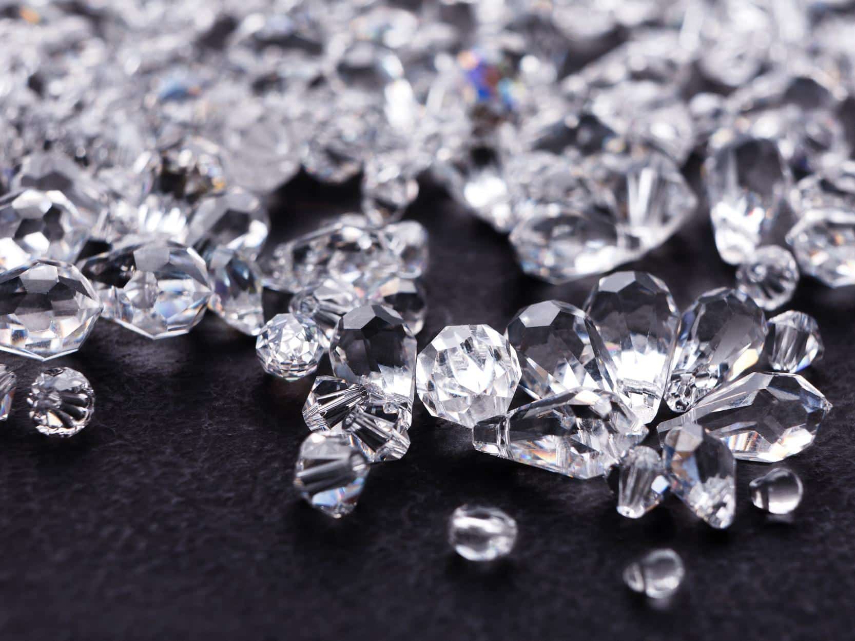 Cách phân biệt kim cương thiên nhiên và nhân tạo - Bùi Đức Diamond