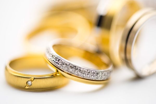 Vàng tây và vàng ta khác nhau như thế nào? – Phú Quý Jewelry