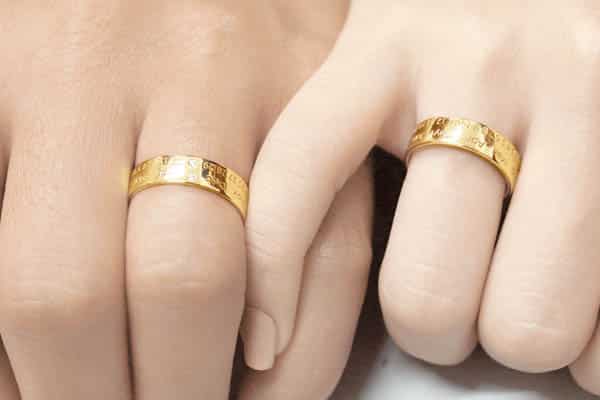 nhẫn cưới vàng 18K giá bao nhiêu tiền