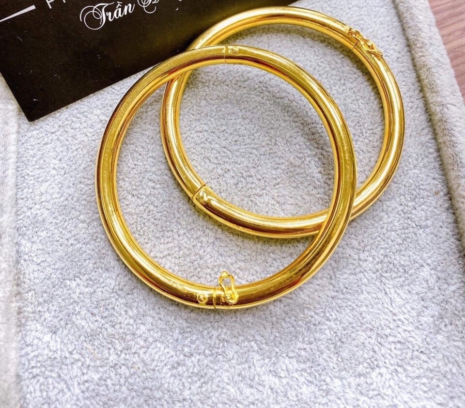 vòng tay trơn vàng 18k 1 chỉ giá bao nhiêu tiền